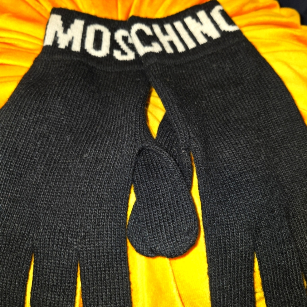 MOSCHINO WINTER GLOVES